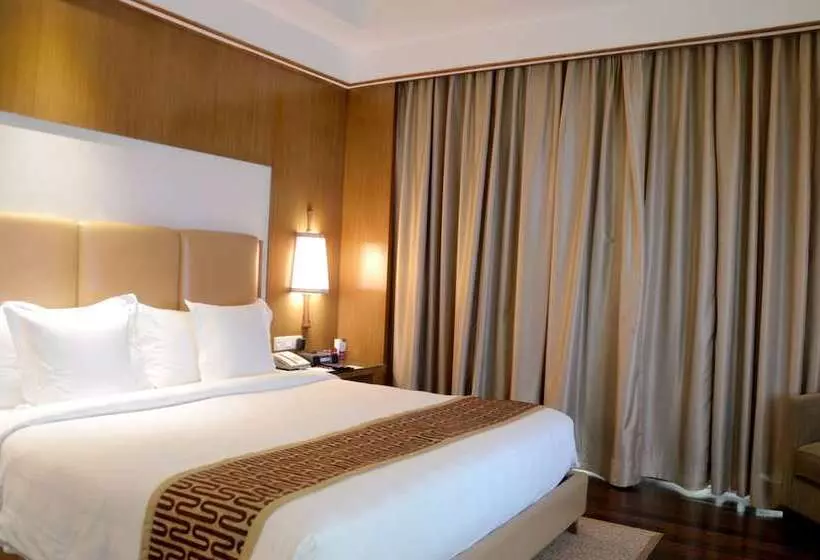スイート, Crowne Plaza New Delhi Okhla, An Ihg