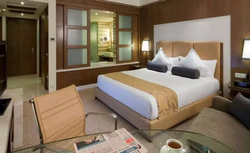 スイート, Crowne Plaza New Delhi Okhla, An Ihg