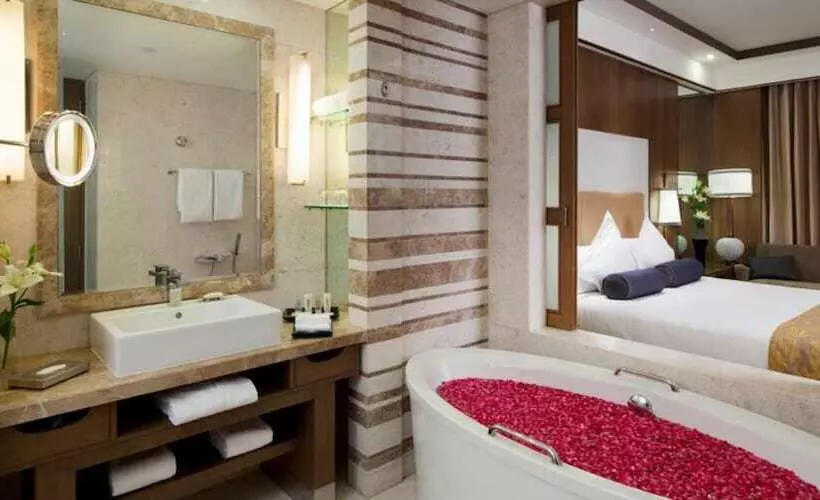 スイート, Crowne Plaza New Delhi Okhla, An Ihg