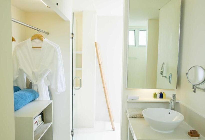 خانه 1 خوابه, Holiday Inn Resort Kandooma Maldives   Kids Stay & Eat Free And Dive Free For Certified Divers For A