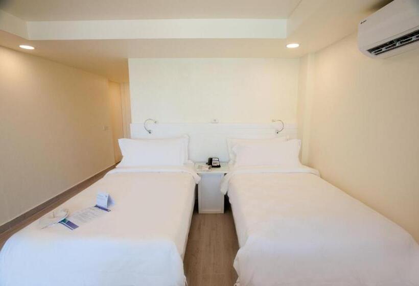 ویلای 3 خوابه, Holiday Inn Resort Kandooma Maldives   Kids Stay & Eat Free And Dive Free For Certified Divers For A