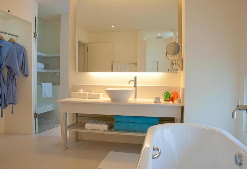 ویلای 3 خوابه, Holiday Inn Resort Kandooma Maldives   Kids Stay & Eat Free And Dive Free For Certified Divers For A