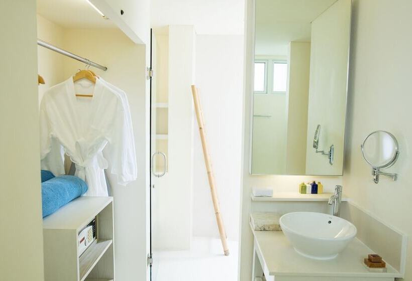 خانه 1 خوابه, Holiday Inn Resort Kandooma Maldives   Kids Stay & Eat Free And Dive Free For Certified Divers For A