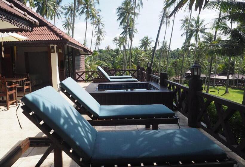 غرفة قياسية إطلالة جانبية علي البحر, Koh Kood Beach Resort
