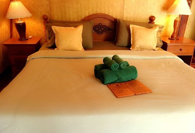 غرفة قياسية إطلالة جانبية علي البحر, Koh Kood Beach Resort