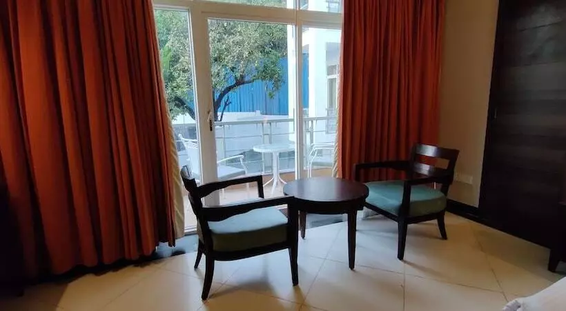 マスタールーム, Living Room By Seasons Hotels