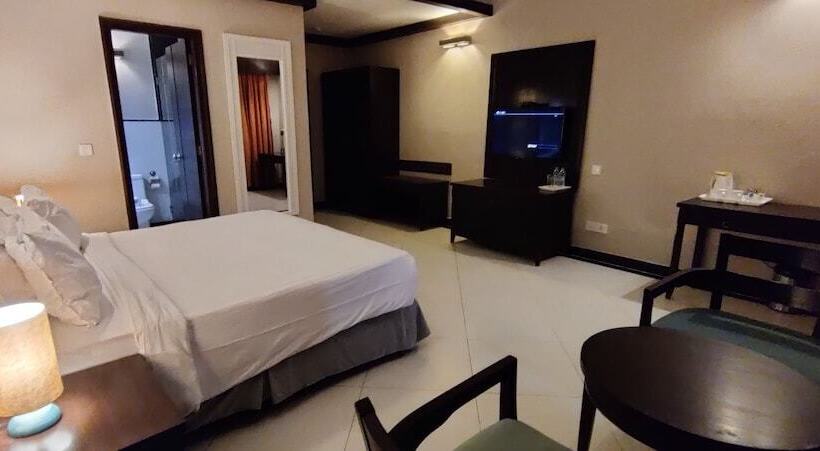 マスタールーム, Living Room By Seasons Hotels