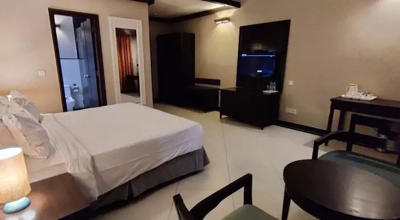 マスタールーム, Living Room By Seasons Hotels