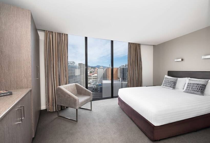 エクゼクティブルーム, Mantra Collins