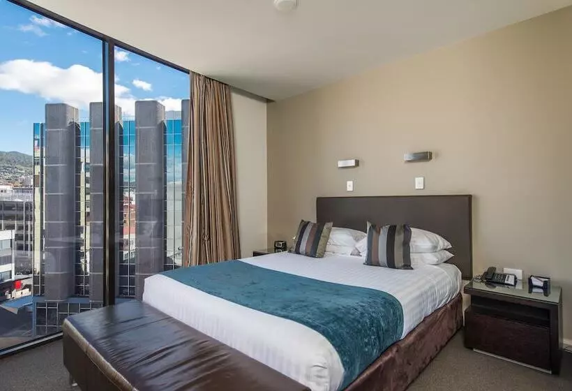 Executive-huone, Mantra Collins