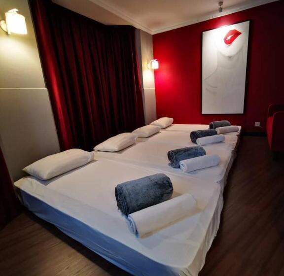 패밀리 스튜디오, Regalodge Hotel & Spa