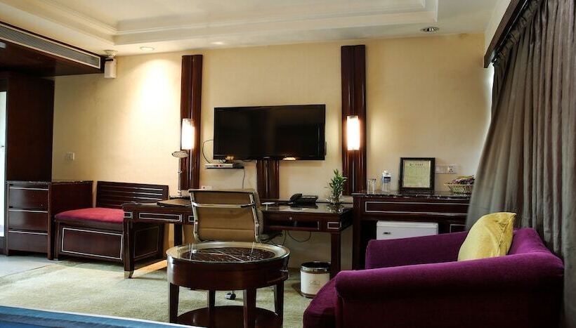 جناح ملكى, Skycity Hotel Gurgaon