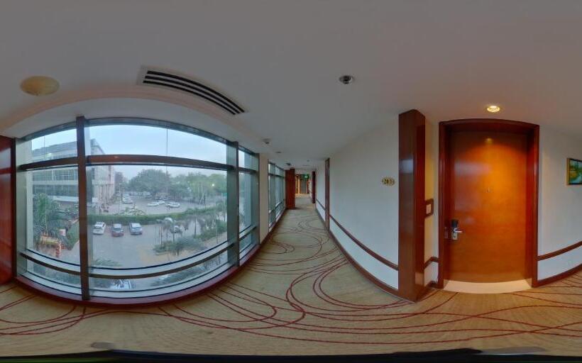 جناح ملكى, Skycity Hotel Gurgaon