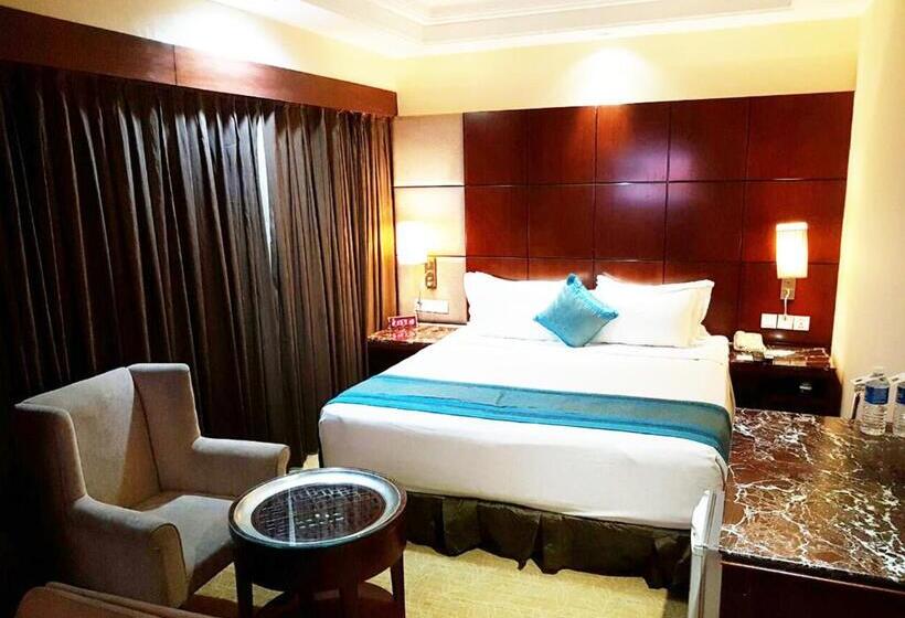 豪华房间带漩涡浴缸, Skycity Hotel Gurgaon