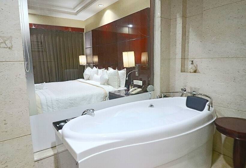 سوئیت رویال, Skycity Hotel Gurgaon