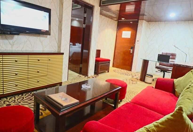 جناح ملكى, Skycity Hotel Gurgaon