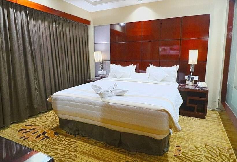 جناح ملكى, Skycity Hotel Gurgaon