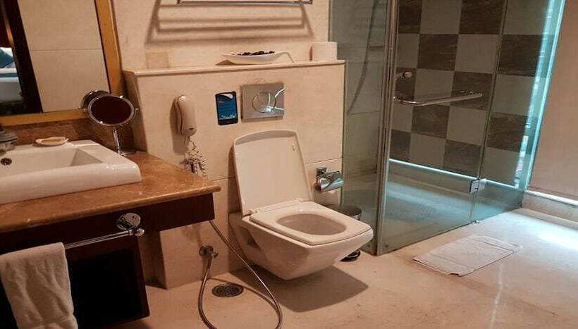اتاق لوکس, Skycity Hotel Gurgaon