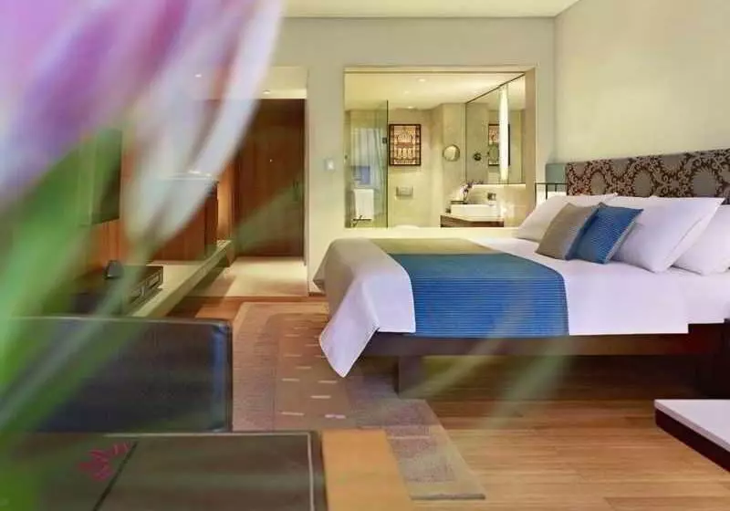 キングサイズベッドのデラックスルーム, Vivanta Surajkund, Ncr