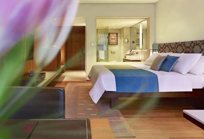 带泳池观景的豪华房, Vivanta Surajkund, Ncr