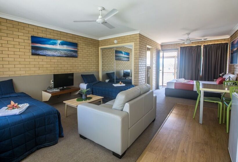 스탠다드 스튜디오, Iluka Motel