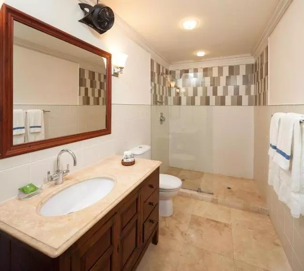 3 Bedroom Suite, Little Good Harbour