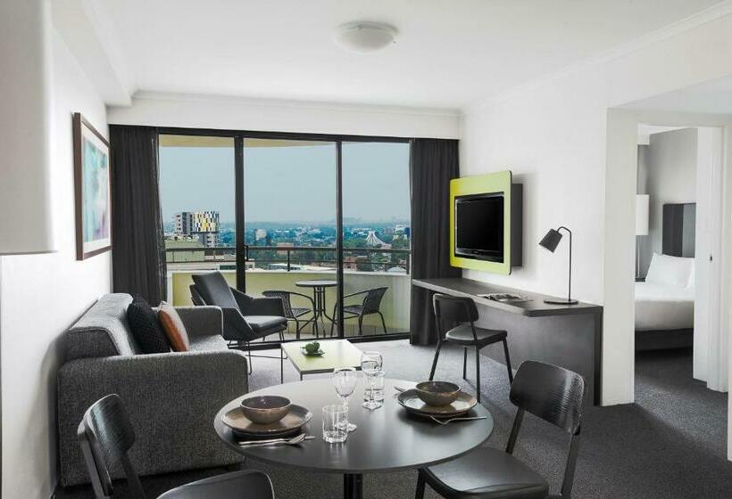 דירת חדר, Mantra Parramatta