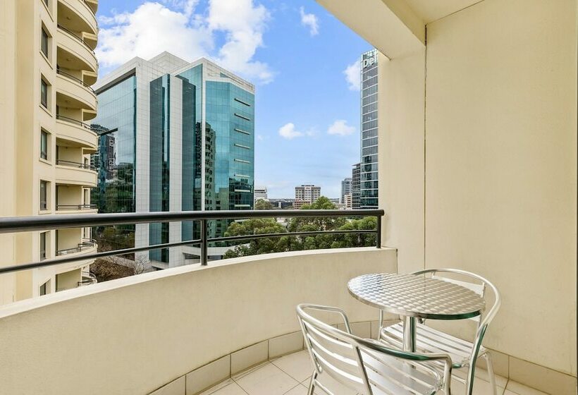 דירת חדר, Mantra Parramatta