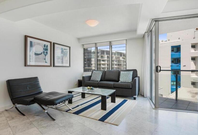 两卧行政公寓, Mantra Sirocco