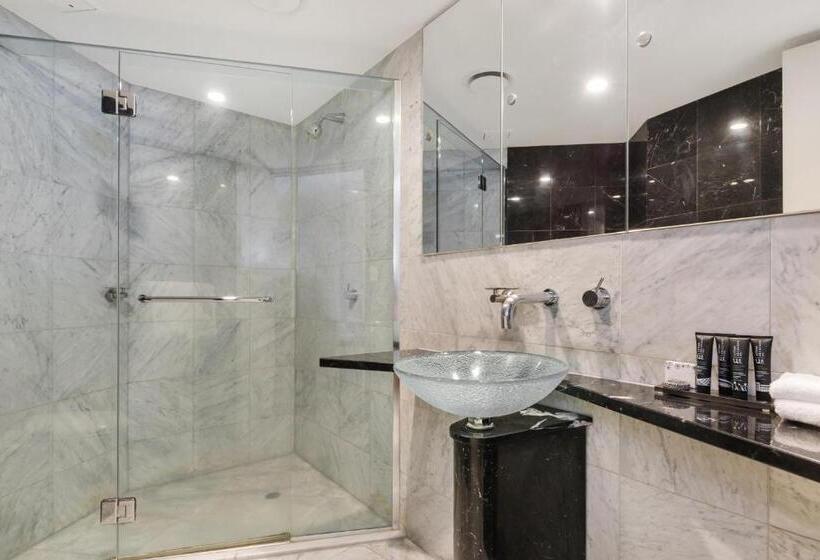 两卧行政公寓, Mantra Sirocco