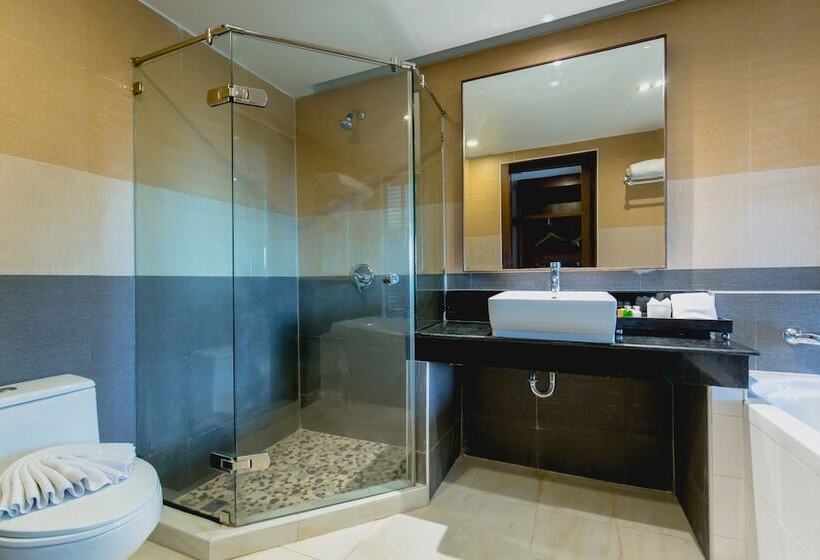 디럭스 룸, Thanthip Beach Resort Patong