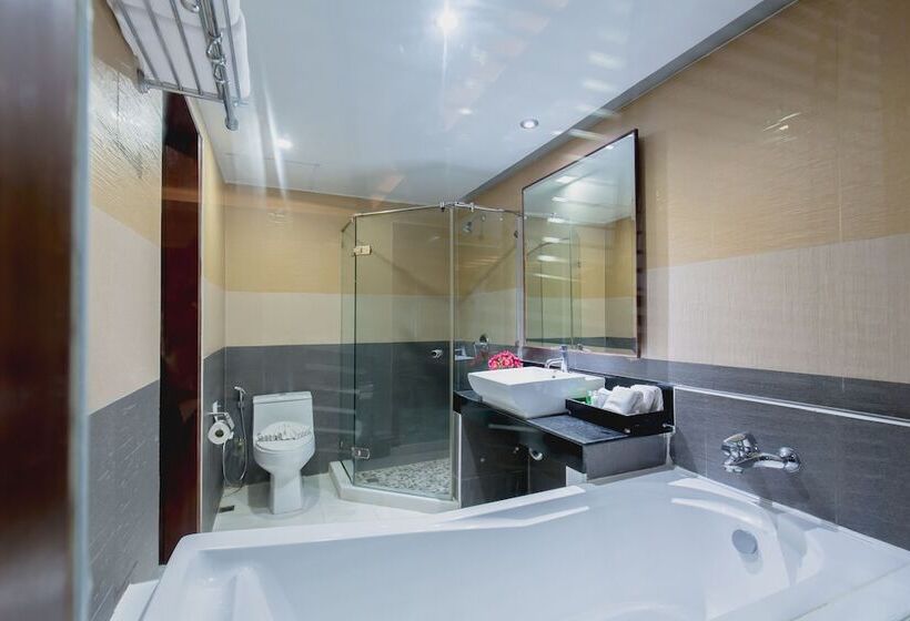 Номер Deluxe, Thanthip Beach Resort Patong