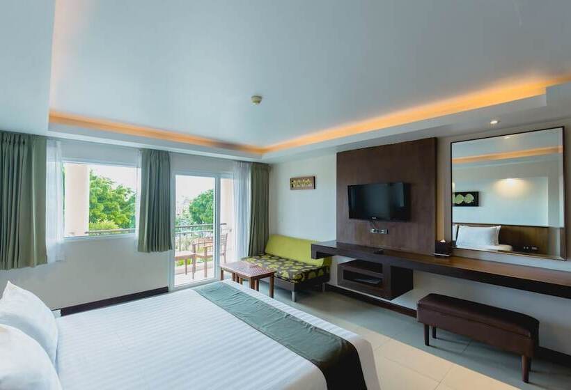 Номер Deluxe, Thanthip Beach Resort Patong