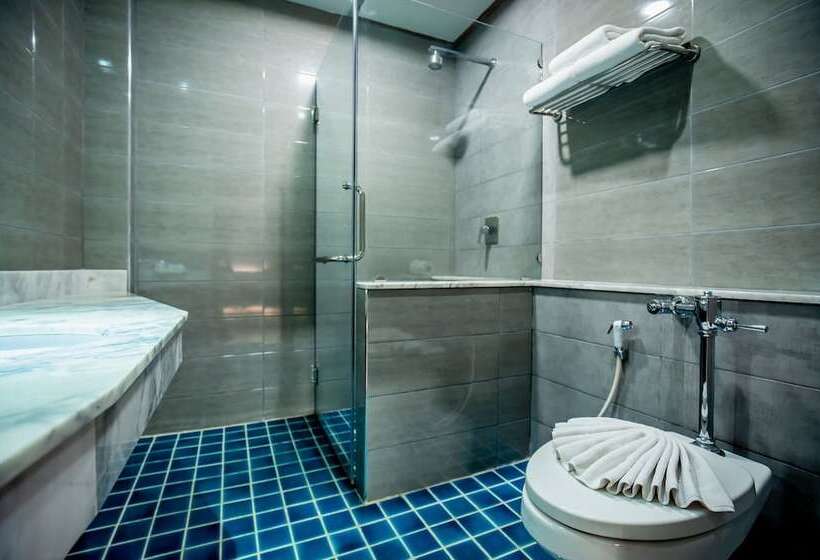 디럭스 트리플 룸, Thanthip Beach Resort Patong