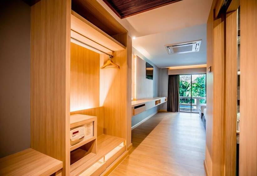 디럭스 트리플 룸, Thanthip Beach Resort Patong