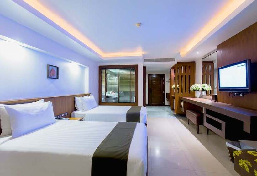 디럭스 룸, Thanthip Beach Resort Patong