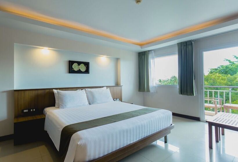 Номер Deluxe, Thanthip Beach Resort Patong