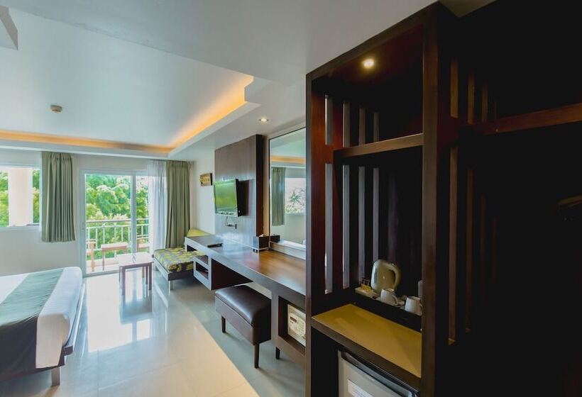 디럭스 룸, Thanthip Beach Resort Patong