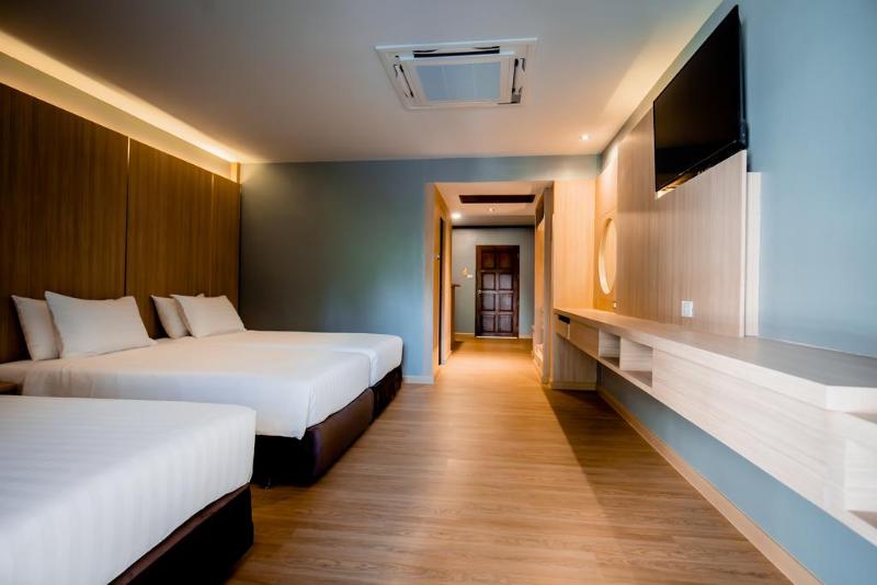 디럭스 트리플 룸, Thanthip Beach Resort Patong