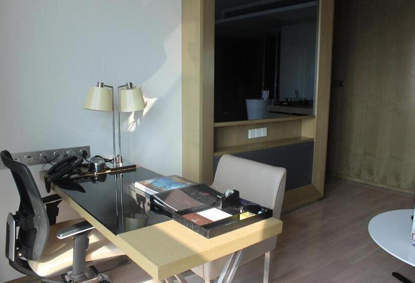 이그제큐티브 룸, Wongtee V Hotel