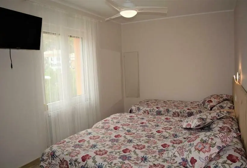 اتاق استاندارد سه تخته با سرویس بهداشتی مشترک, B&b Los Llanos