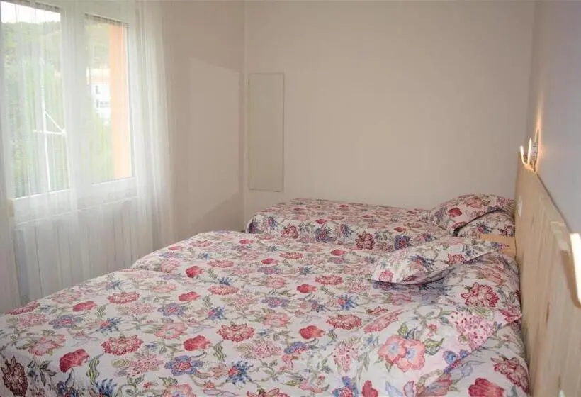 اتاق استاندارد سه تخته با سرویس بهداشتی مشترک, B&b Los Llanos