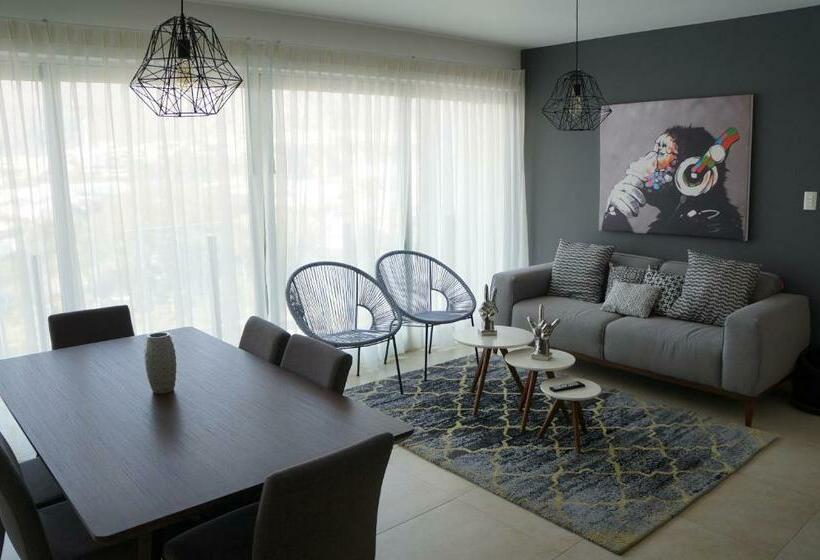דירת שני חדרים, Metropolitan Suites