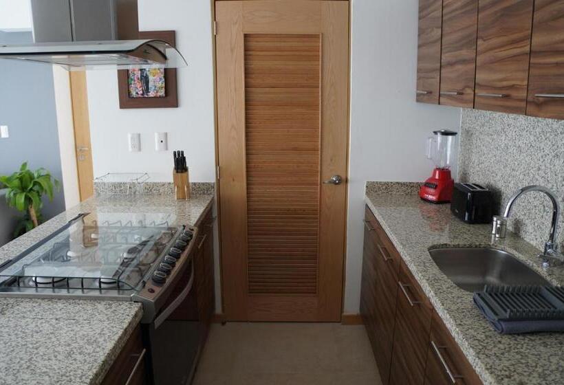 דירת שני חדרים, Metropolitan Suites