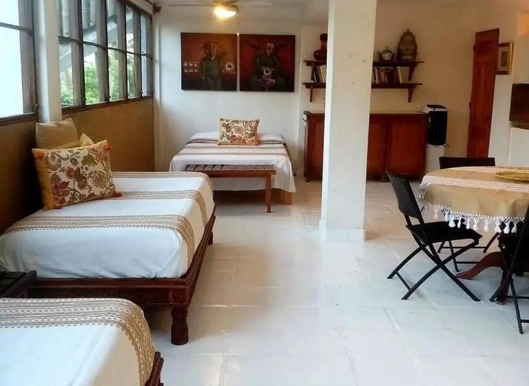 بنجلو قياسى مطلّ علي الحديقة, Casa Maria En La Manzanilla