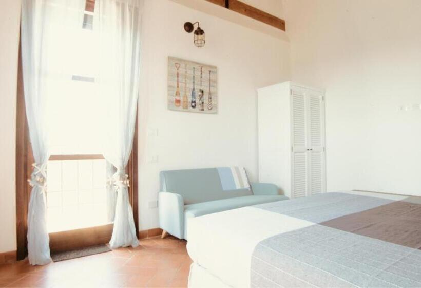 اتاق لوکس با چشم‌انداز دریا, The Bell Tower Lodge