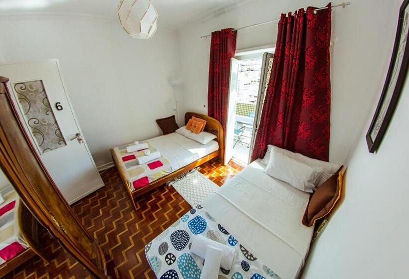 Economy Triple Room, Lar Dois Coracões