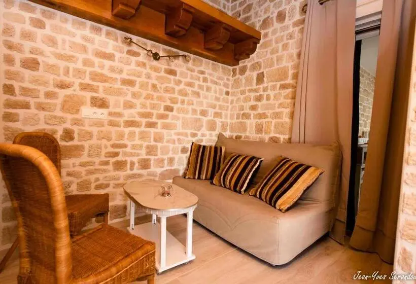 プールビュースタンダードステューディオ, Le Mas Des Mathes, Chambres D Hôtes, Studios