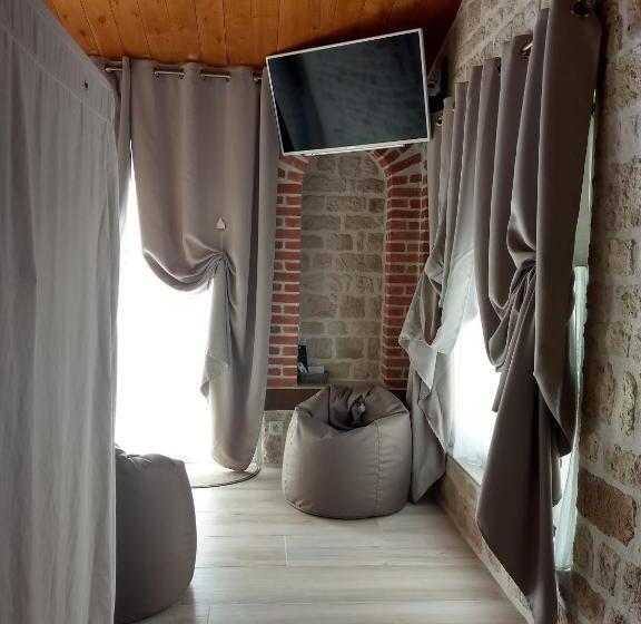 标准工作室带泳池景, Le Mas Des Mathes, Chambres D Hôtes, Studios
