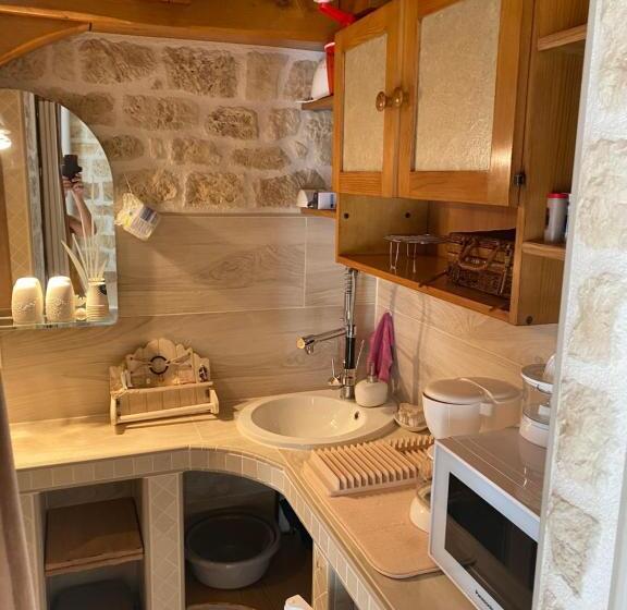 Студио Стандарт Вид на Бассейн, Le Mas Des Mathes, Chambres D Hôtes, Studios